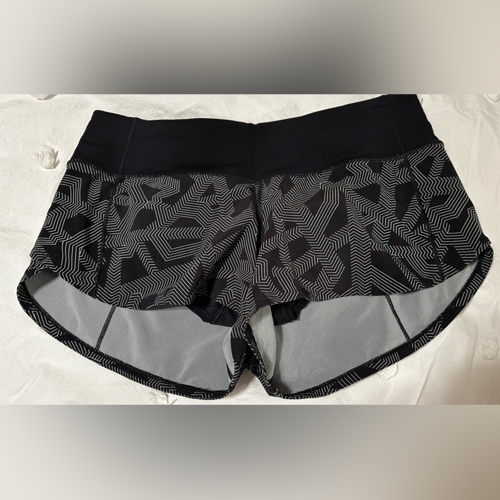 Lululemon Speed Up LR Short 2.5 Lined size 4